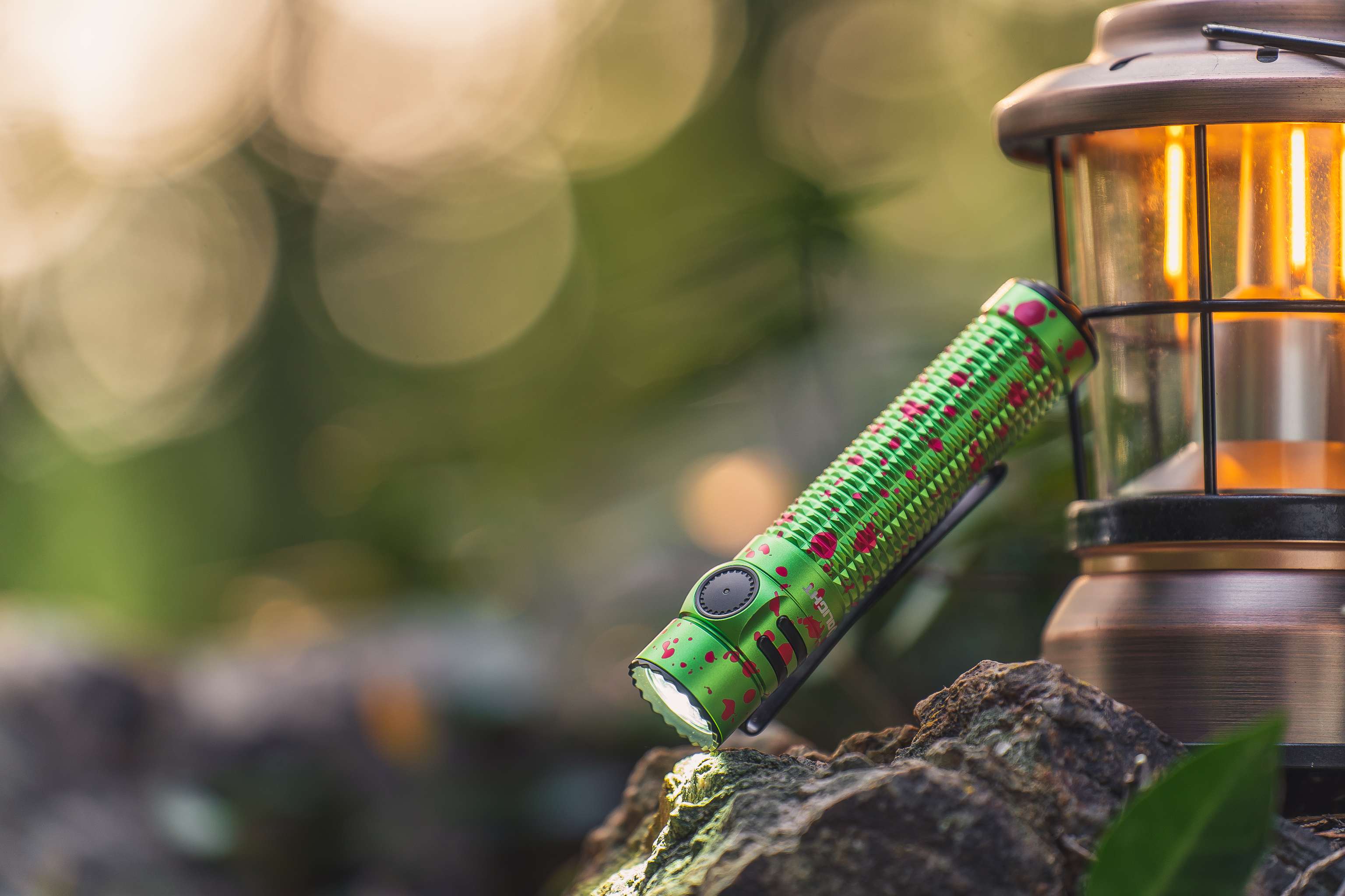 ライト・ランタン OLIGHT WARRIOR Mini 3 limited edition Limited Edition) Olight Warrior Mini 3 Cracked Brass Compact