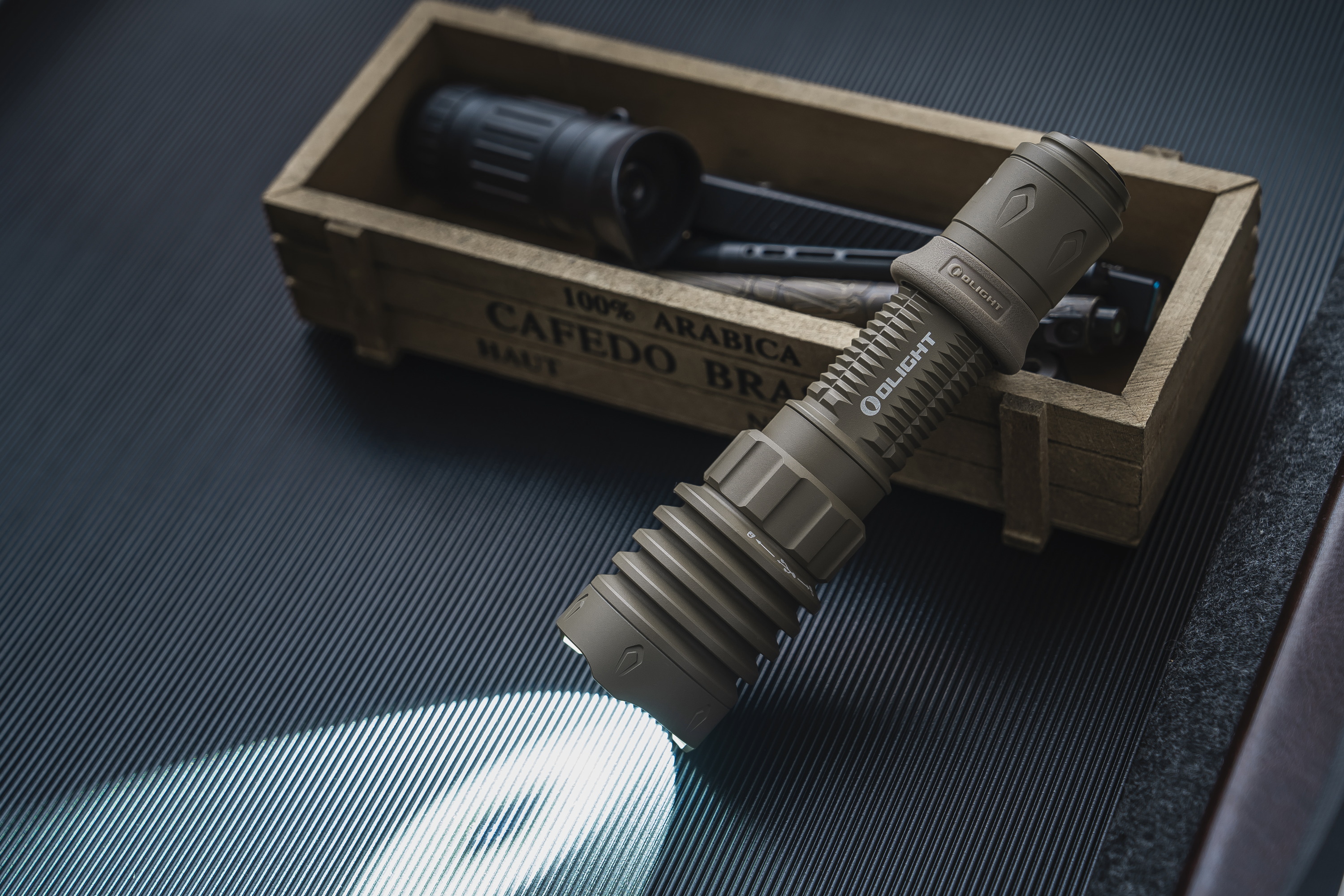 OLIGHT(オーライト) WARRIOR X 4 Amazon.co.jp: OLIGHT(オーライト) WARRIOR X 4 懐中電灯 led