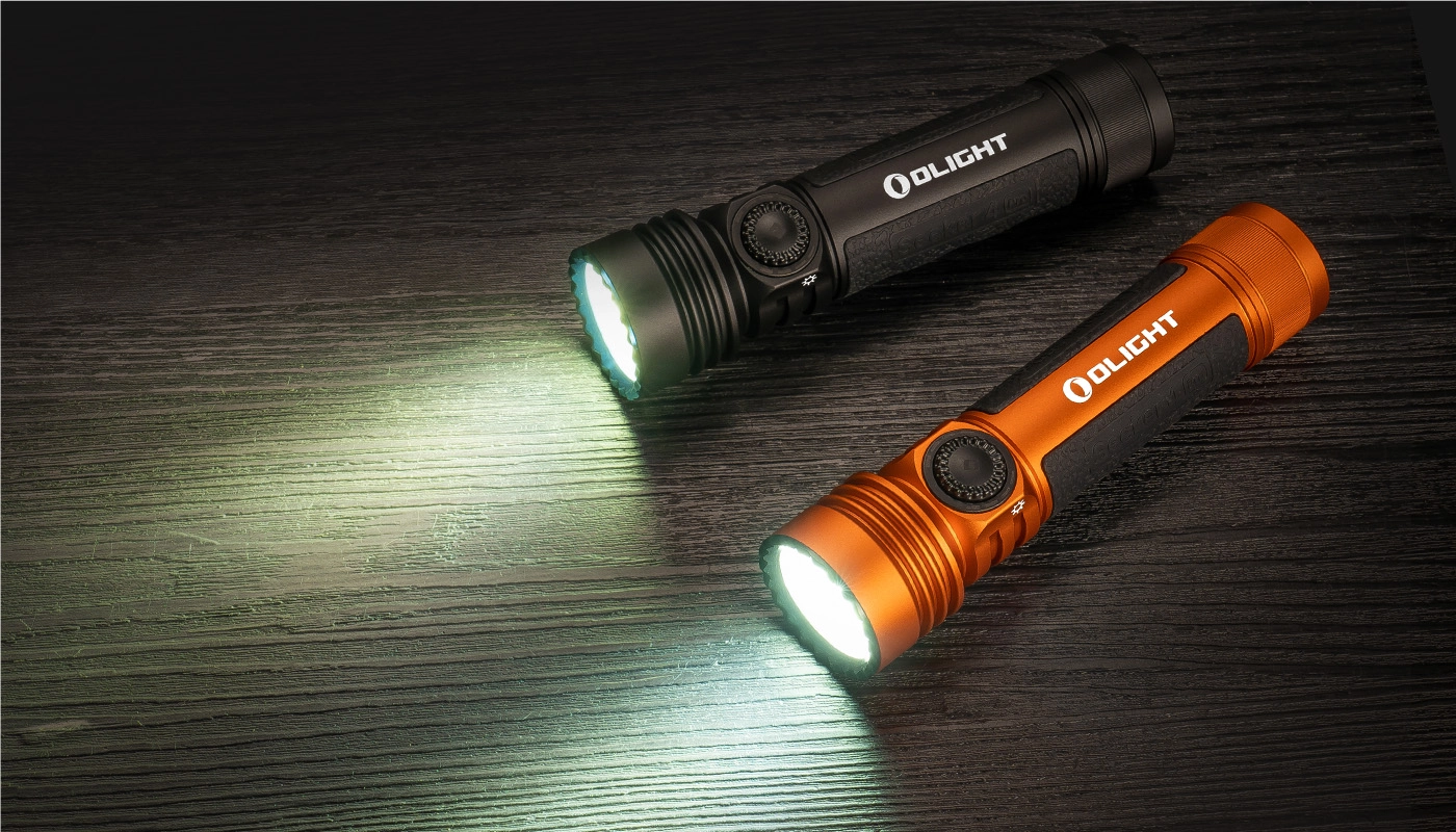 【美品】Olight Seeker 4 Pro Seeker 4 Pro High Power Flashlight 4600 Lumens Dual Charging Light